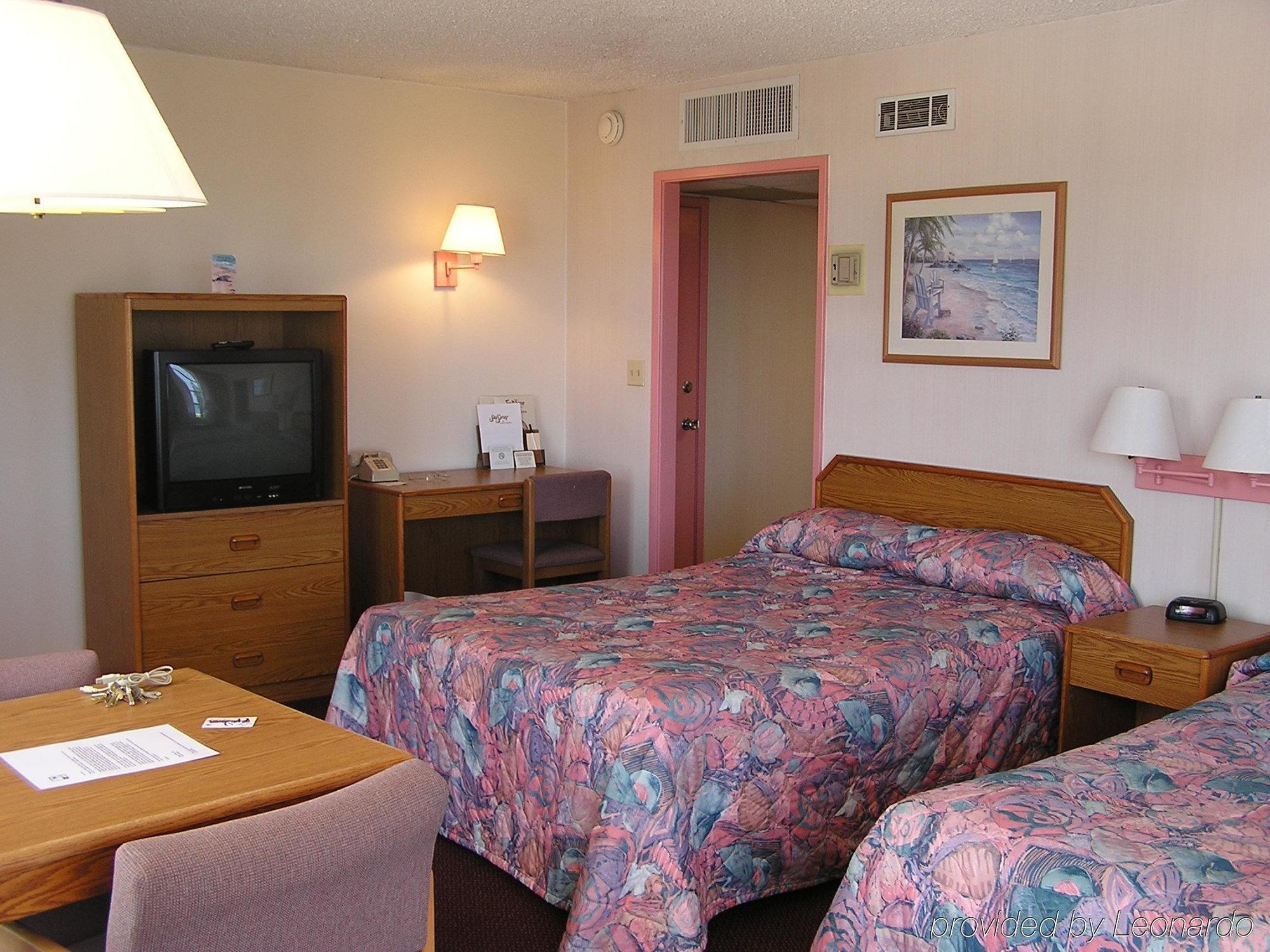 Seaspray Inn Beach Resort Palm Beach Shores Room photo